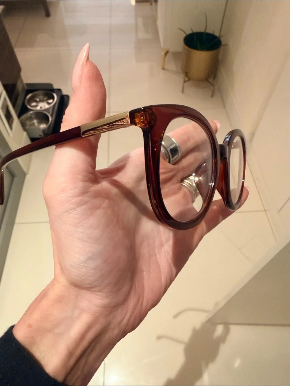 Round Clear-Frame Women's Glasses in Gray-Brown